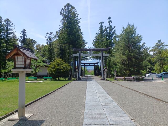 神社の境内_山梨県護国神社