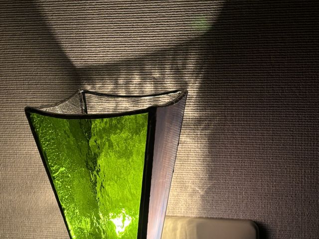 出来てみると壁に映るガラスがほんとに素敵な灯りになりました_ステンドグラス工房 SGO信州