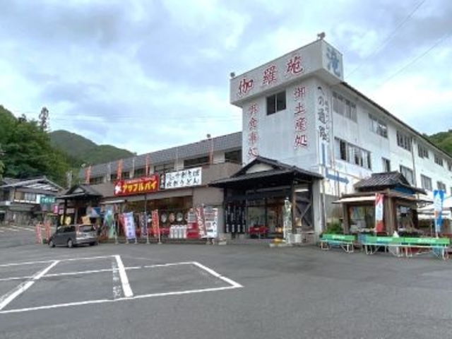 伽羅園と駐車場_伽羅苑(ドライブイン)