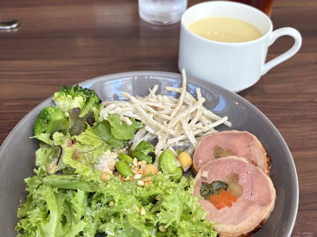 サラダとスープと紅茶_ホテルJALシティ関内 横浜 カフェ&レストラン シルク
