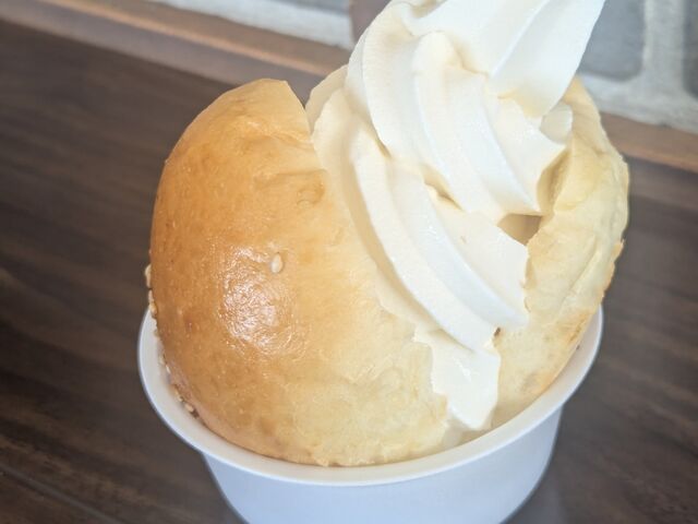期間限定!!ソフトクリームバーガー_こむぎ工房 茶飛