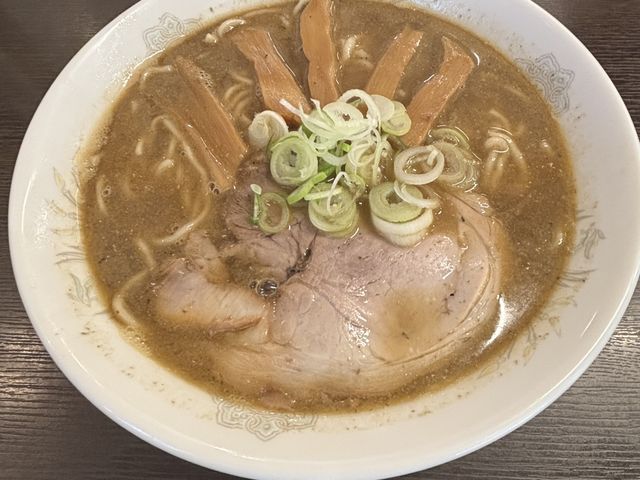見た目こってりそうだけど、スープしっかり飲めるラーメンです_たかはし中華そば店