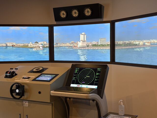 名古屋港操舵シミュレータで操舵体験ができます_名古屋海洋博物館