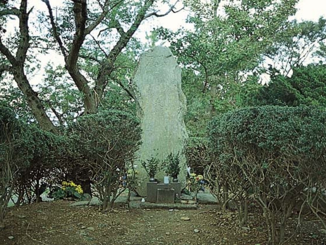 島原の乱供養碑(鈴木重成建立供養碑)