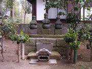 仁田四郎忠常の墓の写真1