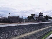 城壁型の堤防の写真1