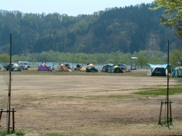 白川ダム湖岸公園キャンプ場(フリーサイト)の写真1