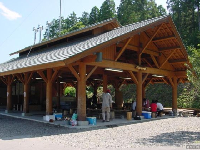 バーベキュー棟_ゆのまえグリーンパレスキャンプ場