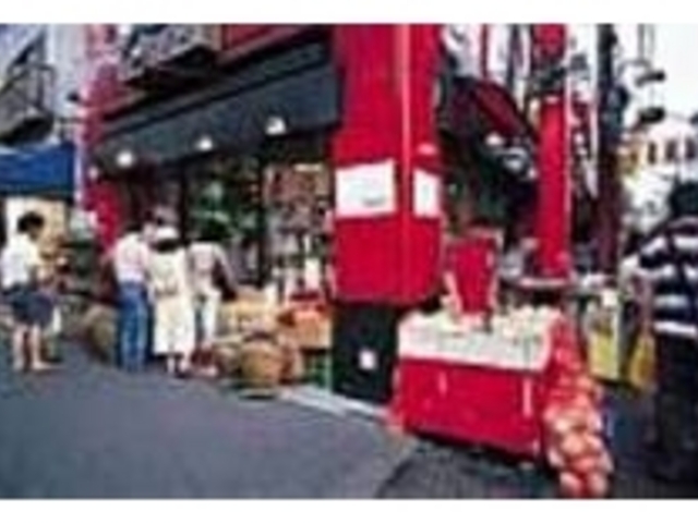 中華街の真ん中に位置し、常に賑わっている_源豊行本店