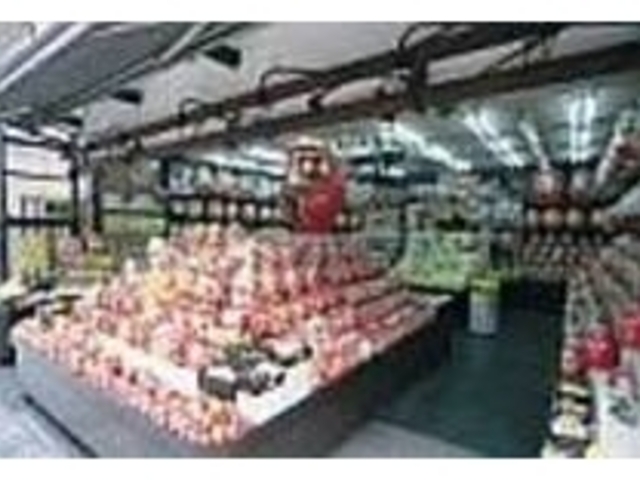 店の中央には1mの『大だるま』が_柏屋