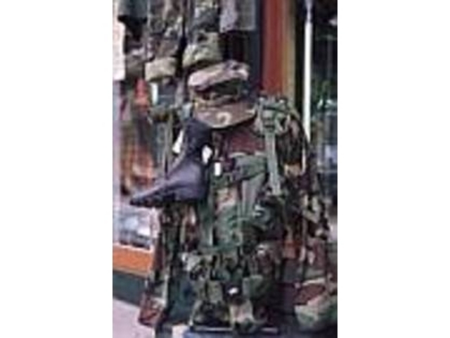 アメリカ軍の迷彩服一式も常時本物が揃う_FUJI