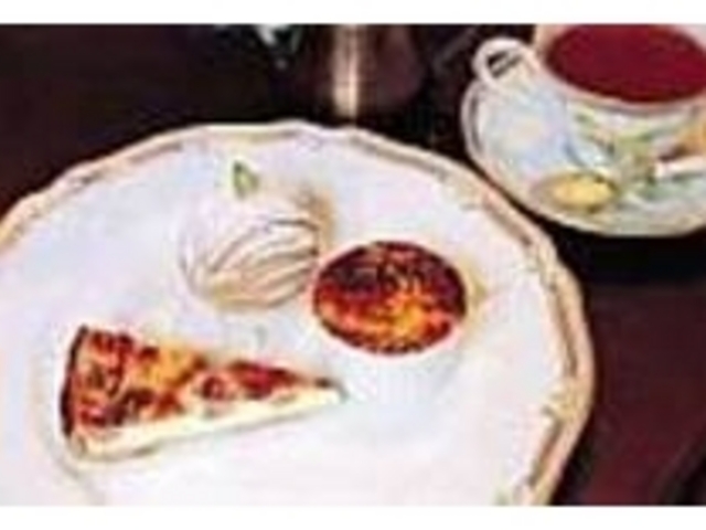 モンブランなど上品な味のケーキに感激!_鴫立亭