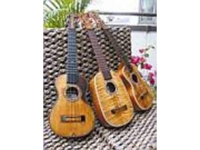 オーナー製作のハンドメイドのウクレレ_officeT ukulele studio