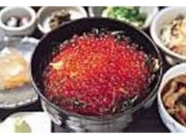 一度食べたら癖になる鮭とイクラの親子丼_どんぶり菜時記さき亭