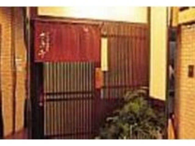 純和風造りに控えめな暖簾が上品な玄関_どんぶり菜時記さき亭