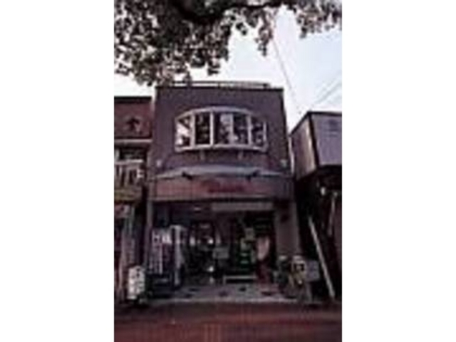 店は観光地の中にひっそりと佇んでいる_カフェ・ド・ヴィヴィエ