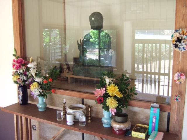 鷹島の銅造如来坐像一体の写真1