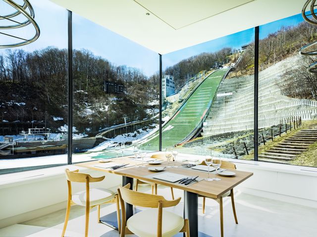 大倉山ジャンプ競技場を眺められるフレンチレストラン_大倉山ジャンプ競技場