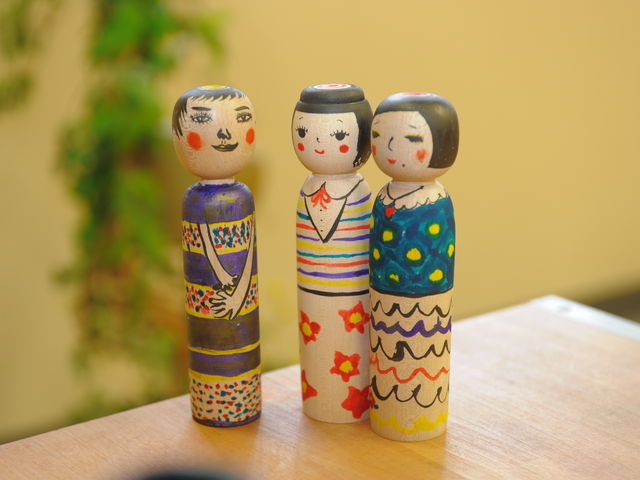 津軽こけしの絵付け_津軽伝承工芸館