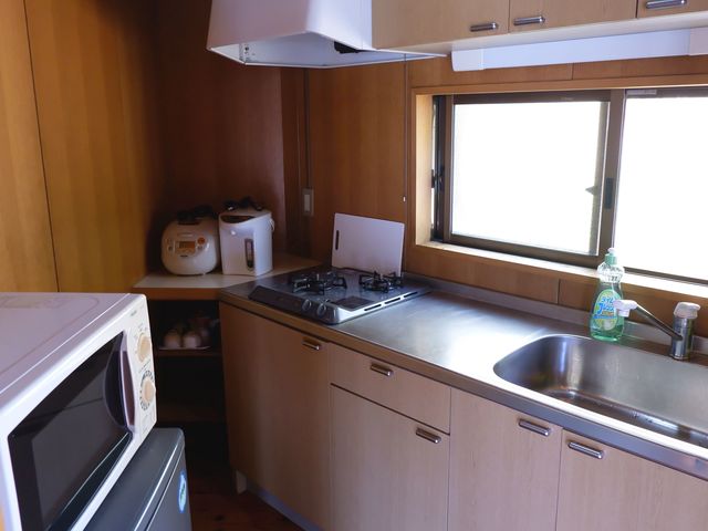 コテージは、食器、調理道具等完備していますので、お部屋で自炊が可能です!_美郷レイクランド