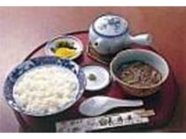 熱いお茶をかけると鯛の身がキュッとなる_天満屋