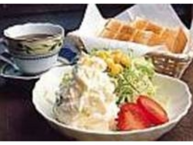 橘湾を一望しつつ『トーストセット』を_アンシャーリーハウス