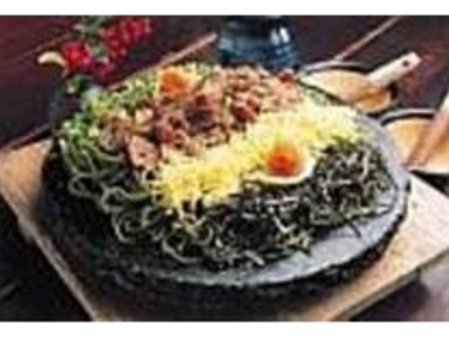焦げた茶そばの食感と香りが◎『溶岩そば』_山カフェ「力(りっきー)」