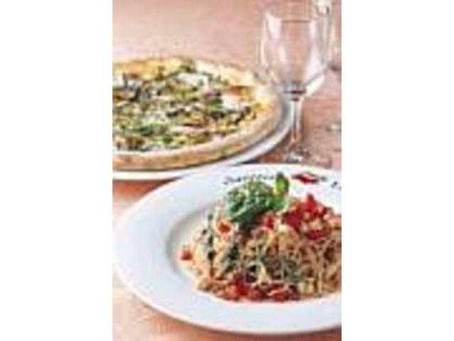 『トマトの冷製パスタ』と『サザエのピザ』_トラットリア アイランド