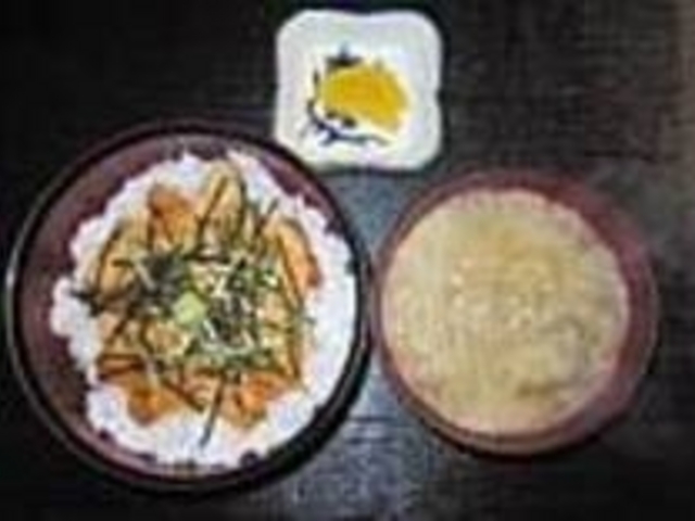 新鮮なウニをふんだんに使った『生ウニ丼』_おしどまり漁協 味の市場