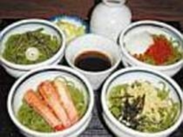 カニイクラ山菜と道東の具沢山の冷たいそば_百味庵