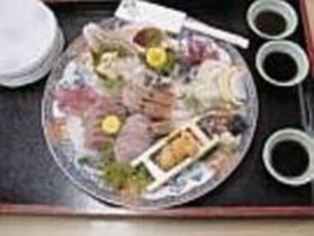 浦河沖の旬の魚介類を用いた刺身盛り込み_お料理 松山