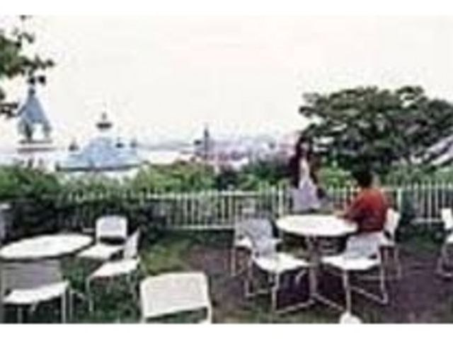 天気のいい昼下がりに街を眺めつつランチを_ガーデンハウスCHA-CHA