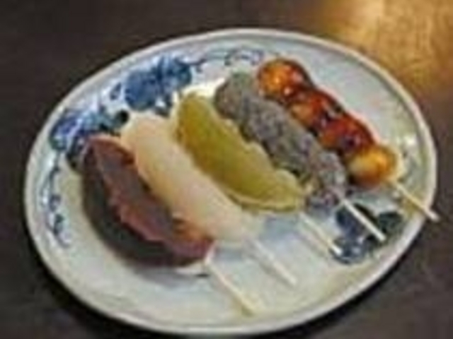 お好みの『花園団子』を食べてひとやすみ_新倉屋