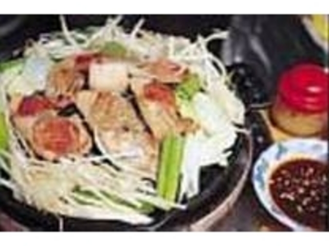 ジュウジュウいう音と匂いが食欲をそそる_ひつじや