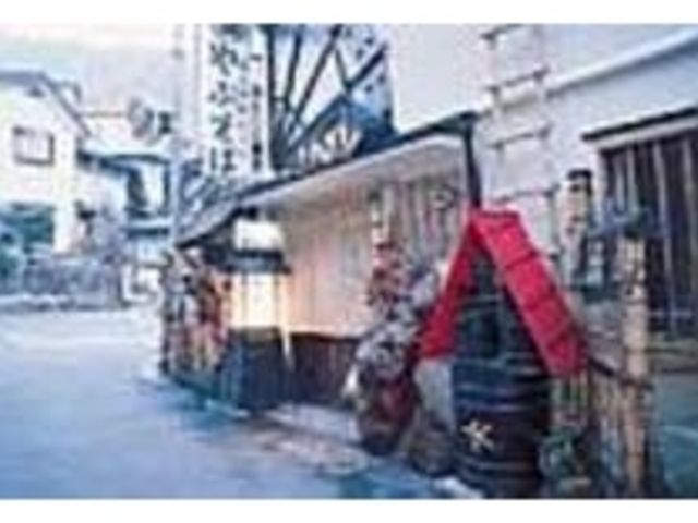 玄関口も旅情にあふれた造りになっている_やぶそば