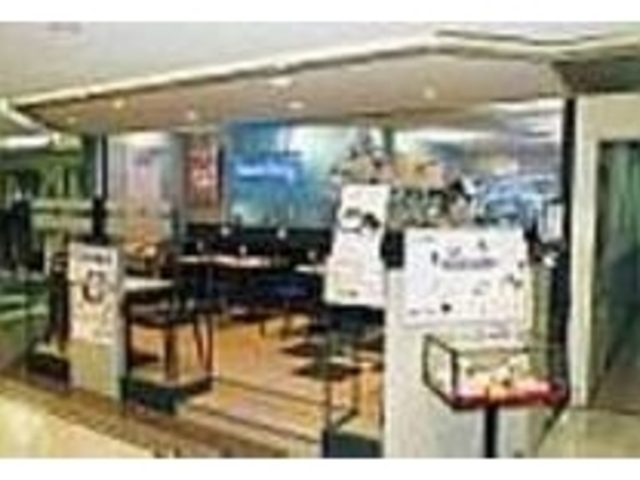 青いロゴが目を引く店内は、幻想的な雰囲気_Knott’s Berry 阿倍野店