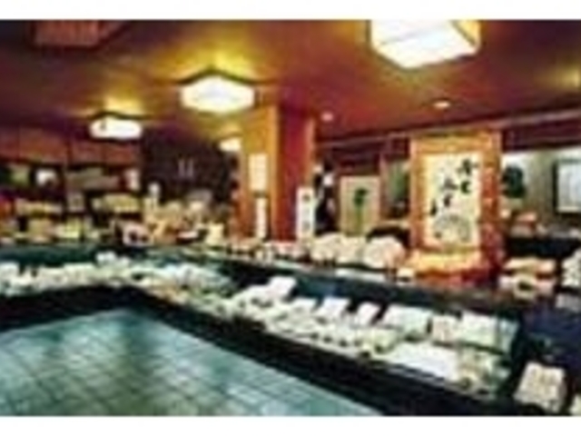 琴の音が流れる店内は、情緒あふれる雰囲気_福壽堂秀信