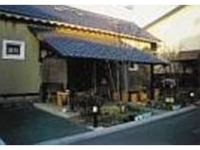 入口にも工芸品などが展示されている_COFFEE&JAZU BUD