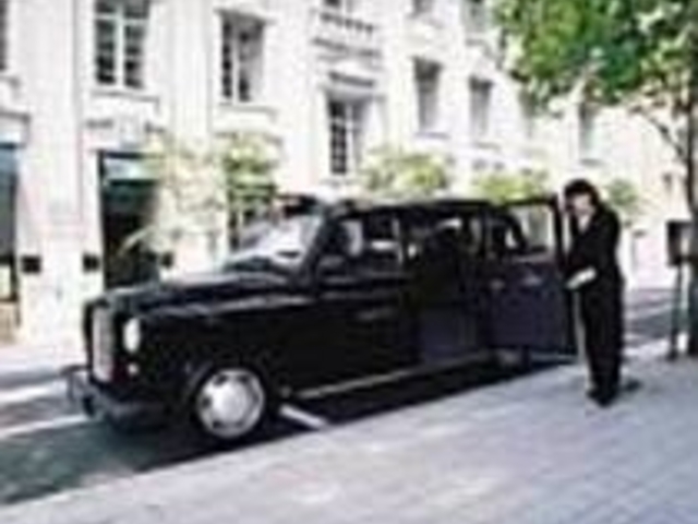 ネオクラシックな雰囲気のロンドンタクシー_ポートキャブ
