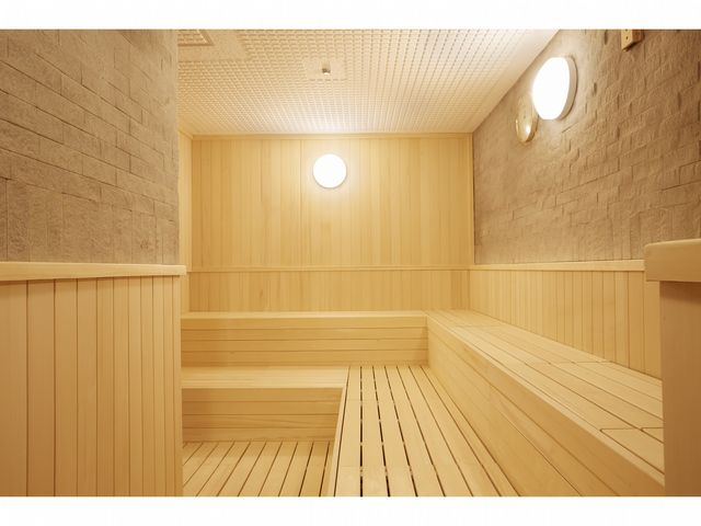 女性専用フロア
ドライサウナルームでは、熱波を送るロウリュサービスを体験できます。12時〜23時 30分間隔で実施_神戸サウナ&スパ