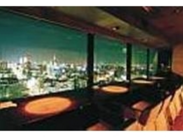 夜景を見ながらカップルで過ごすのに最適!_BAR Voir