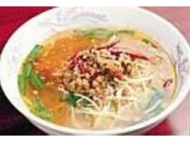 麺は食感のよいたまご麺を使用している_台湾ラーメン本山
