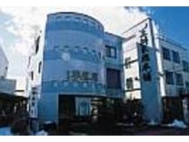 近代的な建物だが、品の良い外観だ_三桝家総本舗