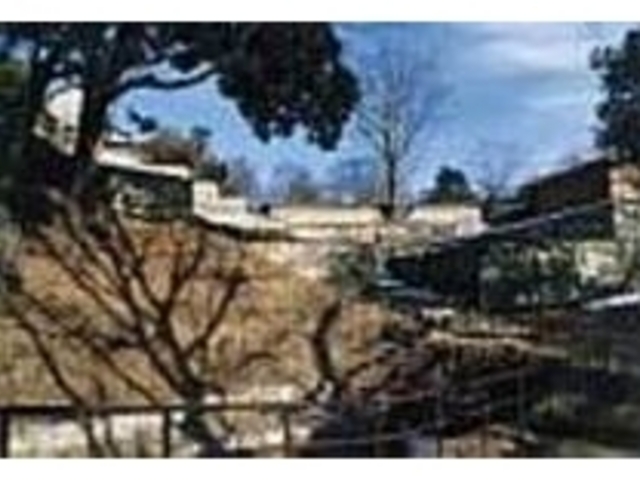 整然と復元された金山城の遺構がある_金山城ハイキングコース