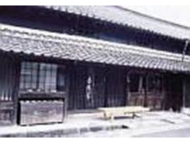 店の中庭を抜けると寒晒しの作業場_黒川本家