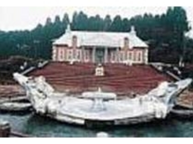 建物といい噴水といいまるでローマのよう!_出の山名水ホタル館