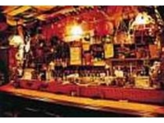 田中一村の作風を垣間見れる民芸調の店内_懐石郷土料理 一村