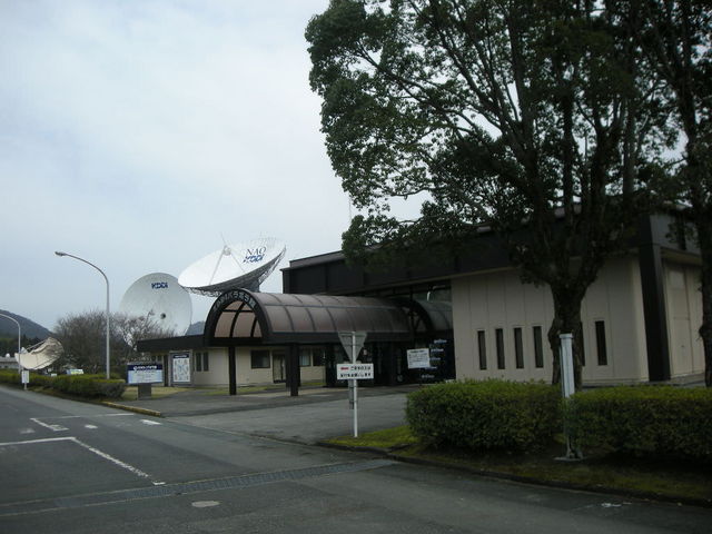 KDDIパラボラ館