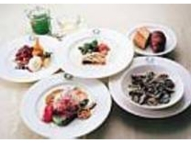 園内で育てたハーブを使った無国籍料理_梅錦ガーデン丹原麦酒醸造所