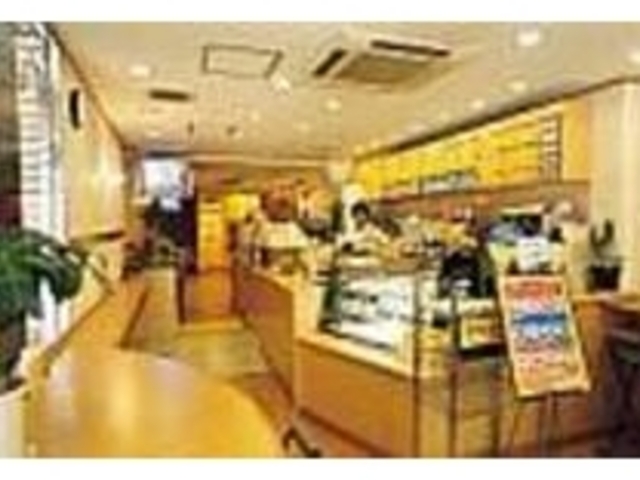 気軽に入れる店内には外国人の客も多い_felice 南青山店